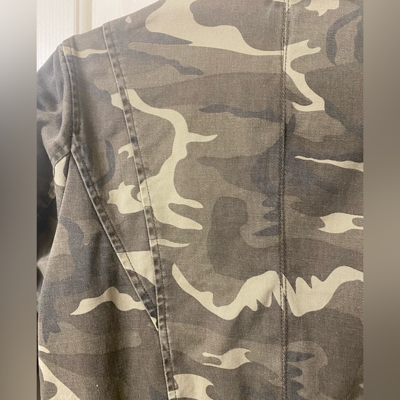 Charlotte Russe Camo Jacket Women’s Size Medium - Picture 12 of 16